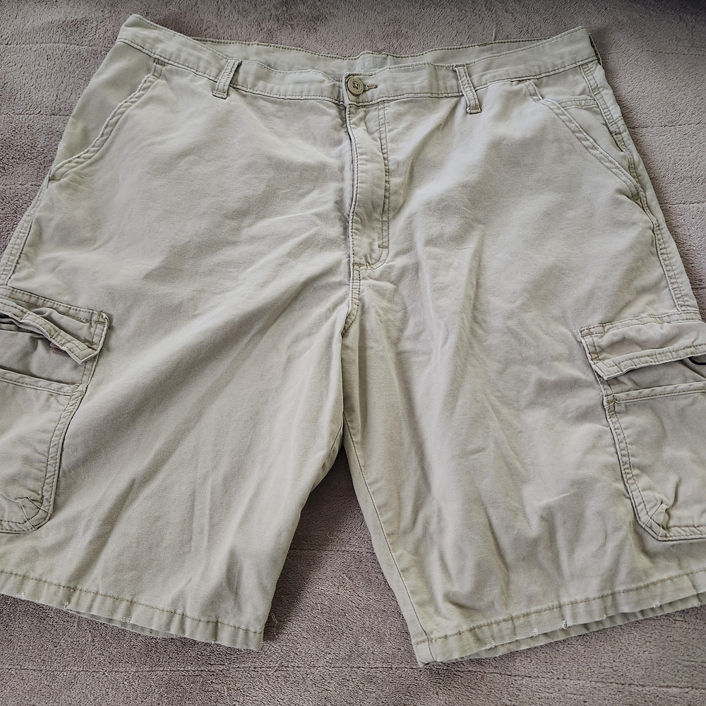 Wrangler Men's Tan Cargo Shorts Size 38
